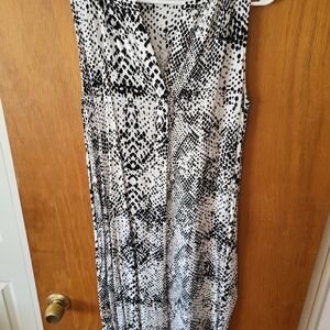 Alex & Lili Black and White Sleeveless Dress